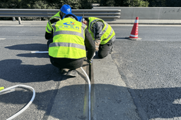 橋梁伸縮縫SFP?嵌縫膠技術